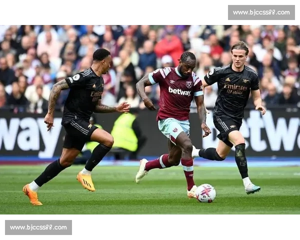 英超曼联主场迎战曼城激战一触即发 双方阵容大揭秘